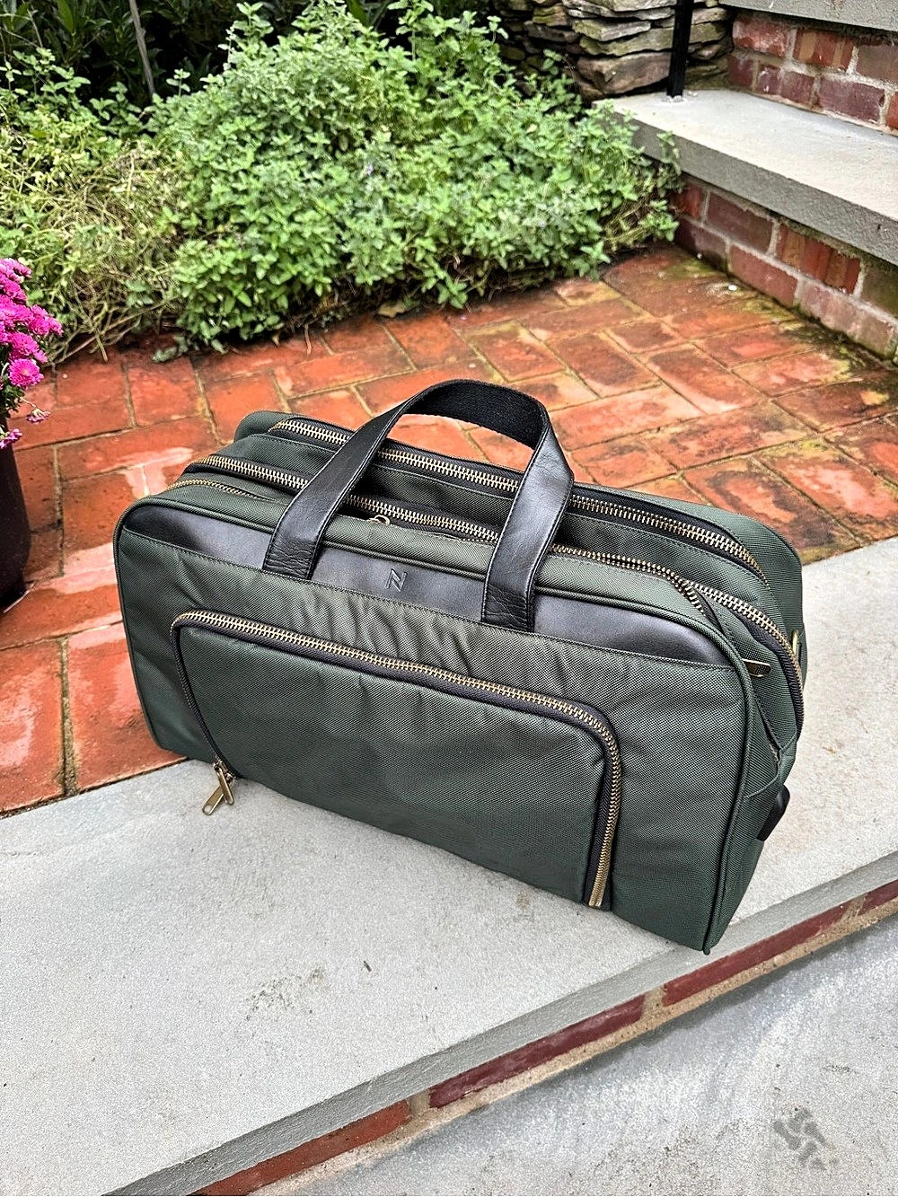 Nomad Lane The Bento Bag Travel Bag in Green & Black